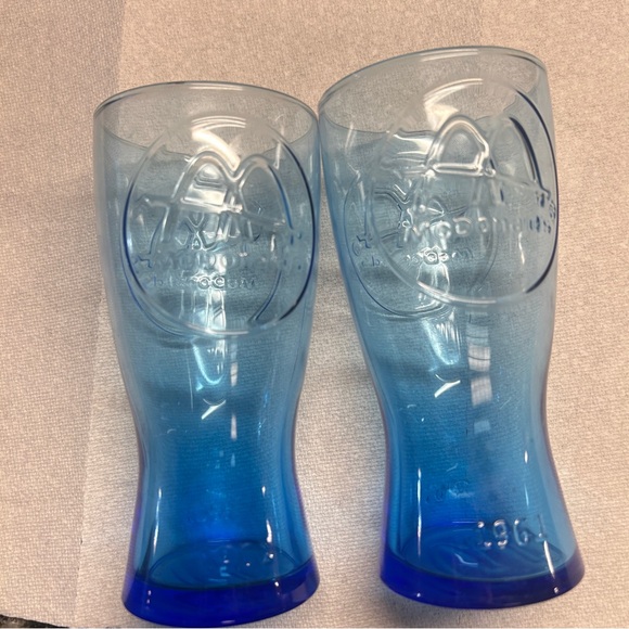 Vintage 1961 McDonalds Drinking Set Of 2 Vibrant Blue Collectible retro Glasses - Picture 2 of 8